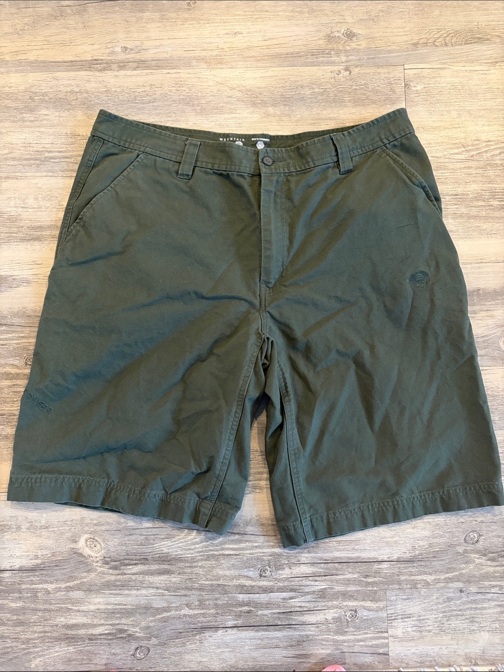 Mountain Hardwear Olive Green 100% cotton Men's Shorts